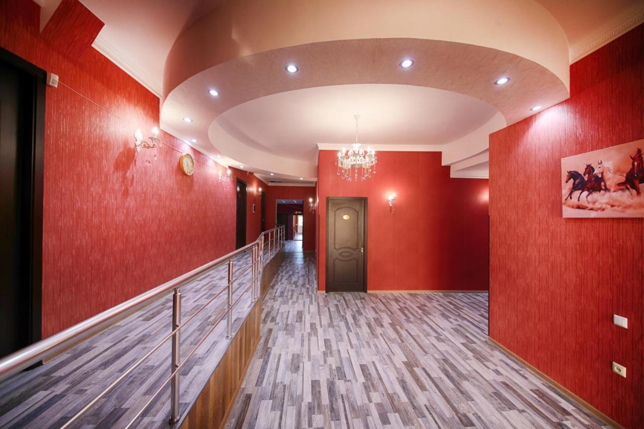 Hotel Tamari Koetaisi Buitenkant foto