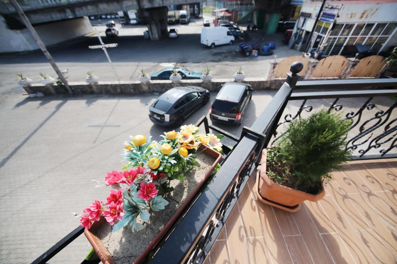 Hotel Tamari Koetaisi Buitenkant foto