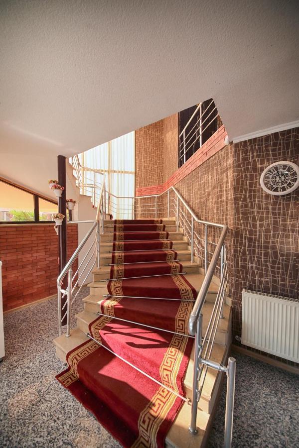 Hotel Tamari Koetaisi Buitenkant foto
