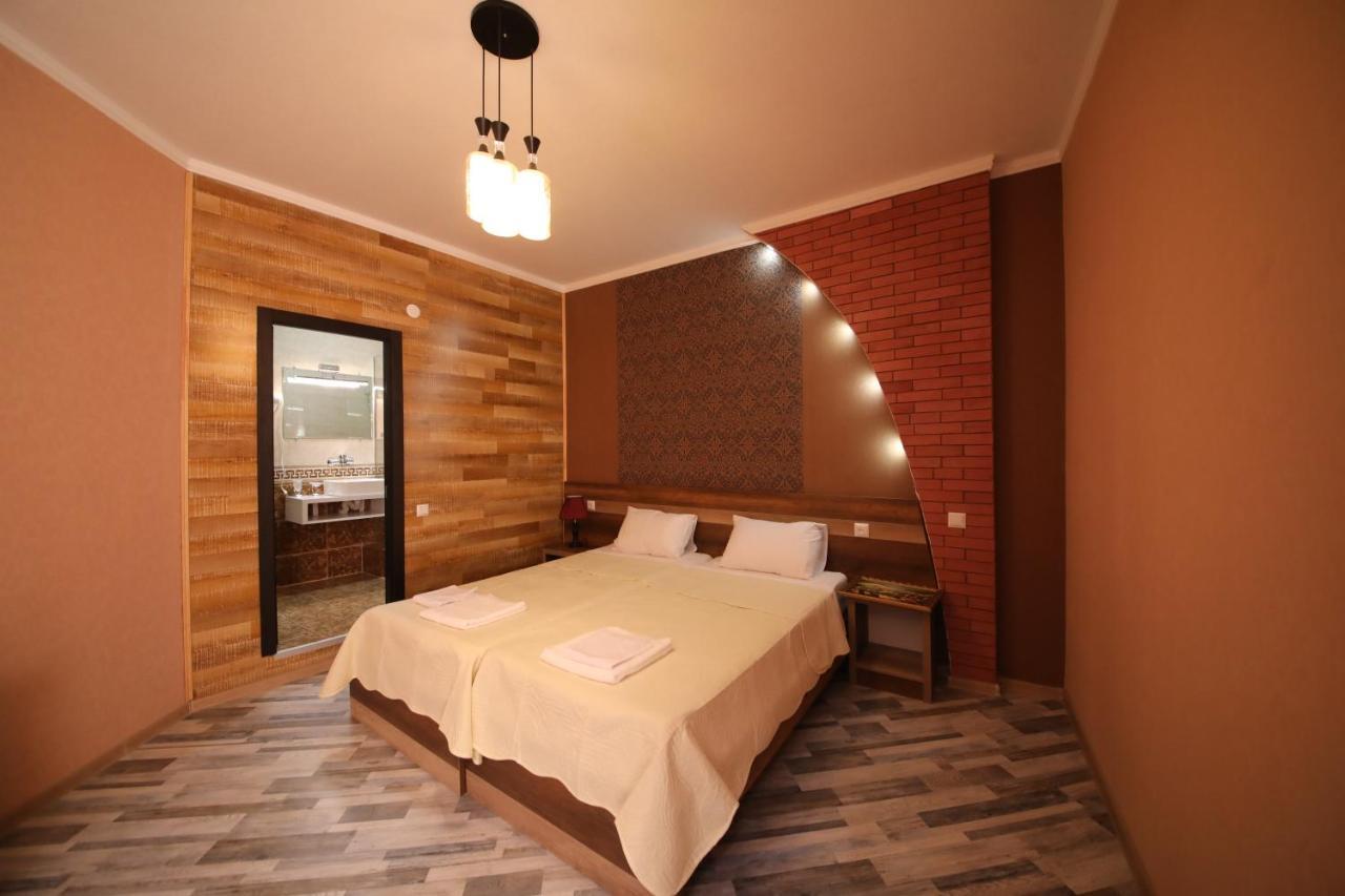 Hotel Tamari Koetaisi Buitenkant foto