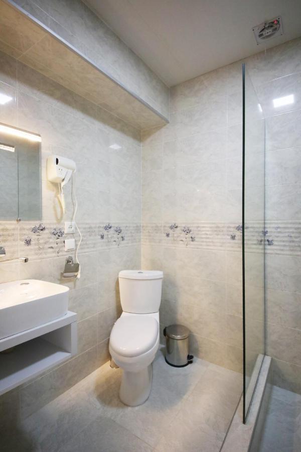Hotel Tamari Koetaisi Buitenkant foto