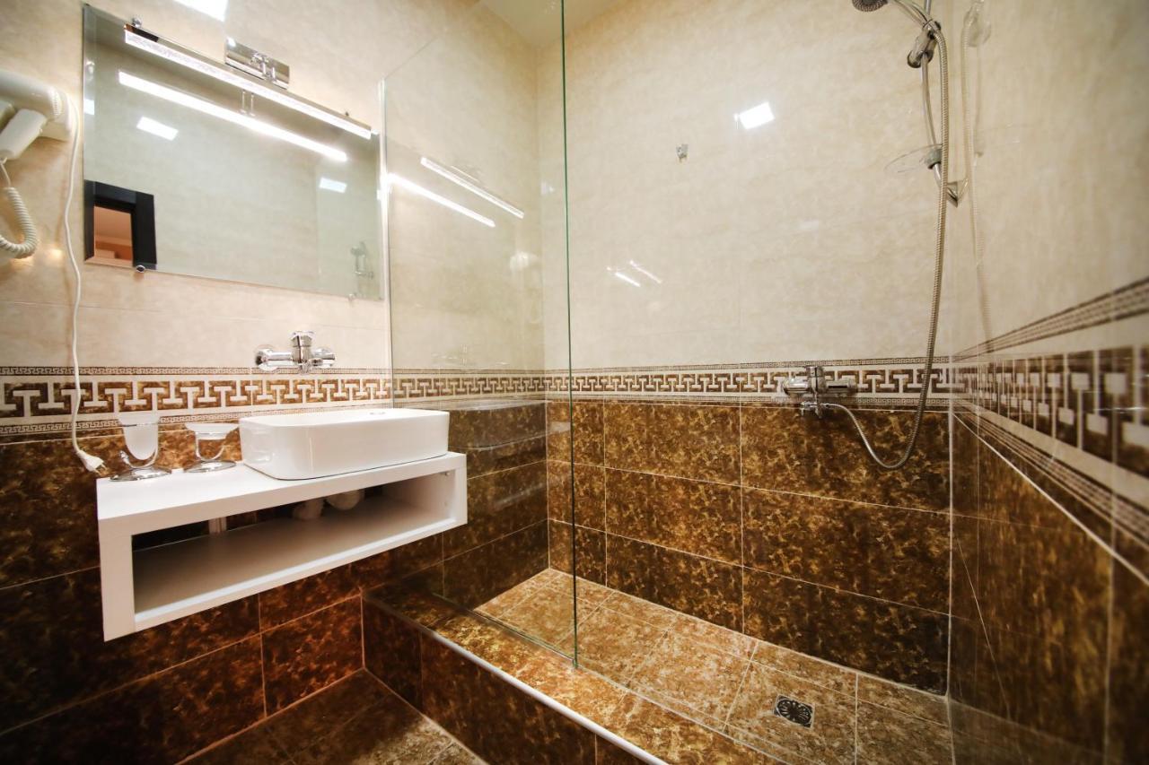 Hotel Tamari Koetaisi Buitenkant foto