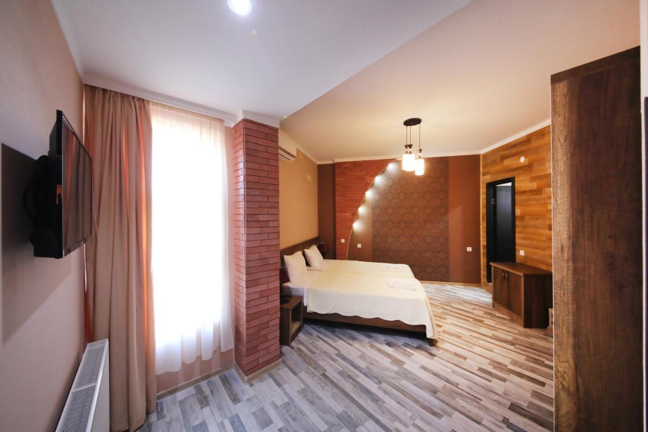Hotel Tamari Koetaisi Buitenkant foto