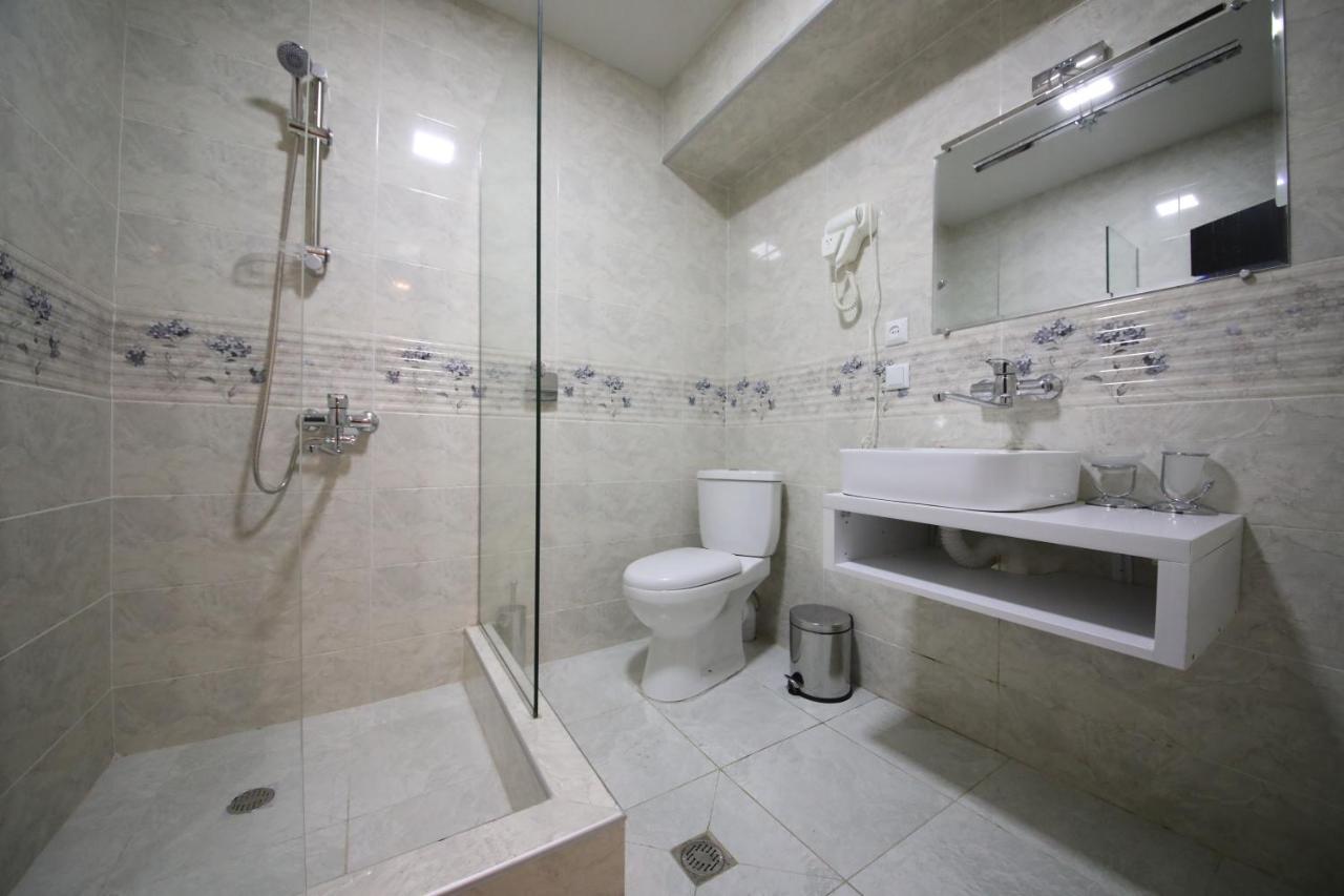 Hotel Tamari Koetaisi Buitenkant foto