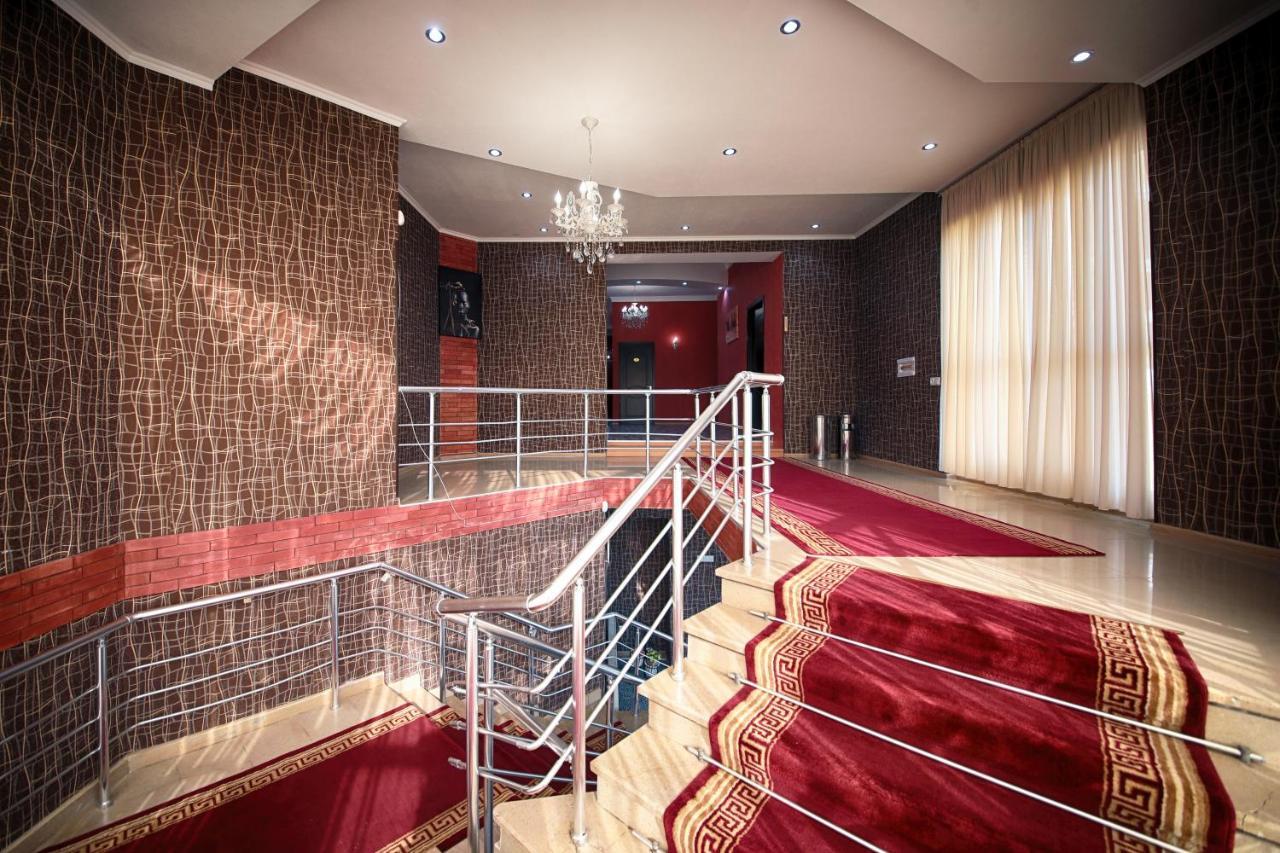 Hotel Tamari Koetaisi Buitenkant foto