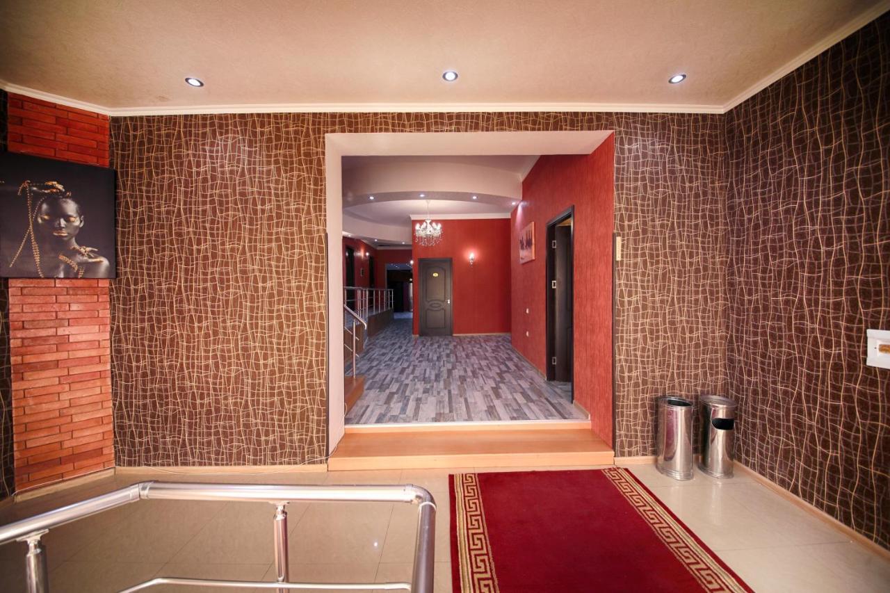 Hotel Tamari Koetaisi Buitenkant foto