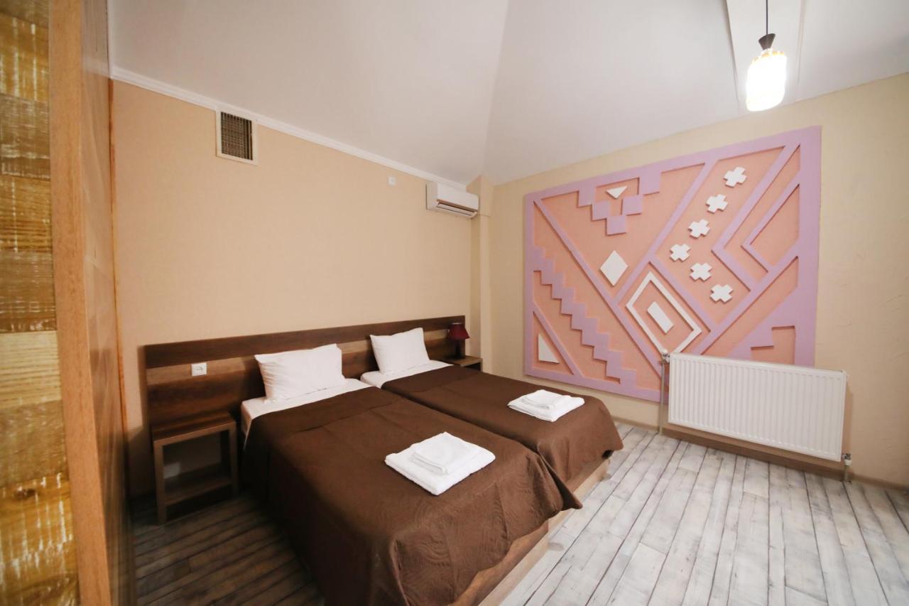 Hotel Tamari Koetaisi Buitenkant foto