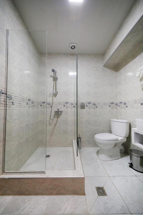 Hotel Tamari Koetaisi Buitenkant foto