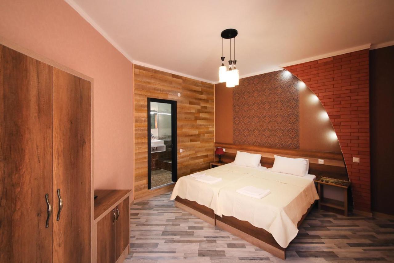 Hotel Tamari Koetaisi Buitenkant foto