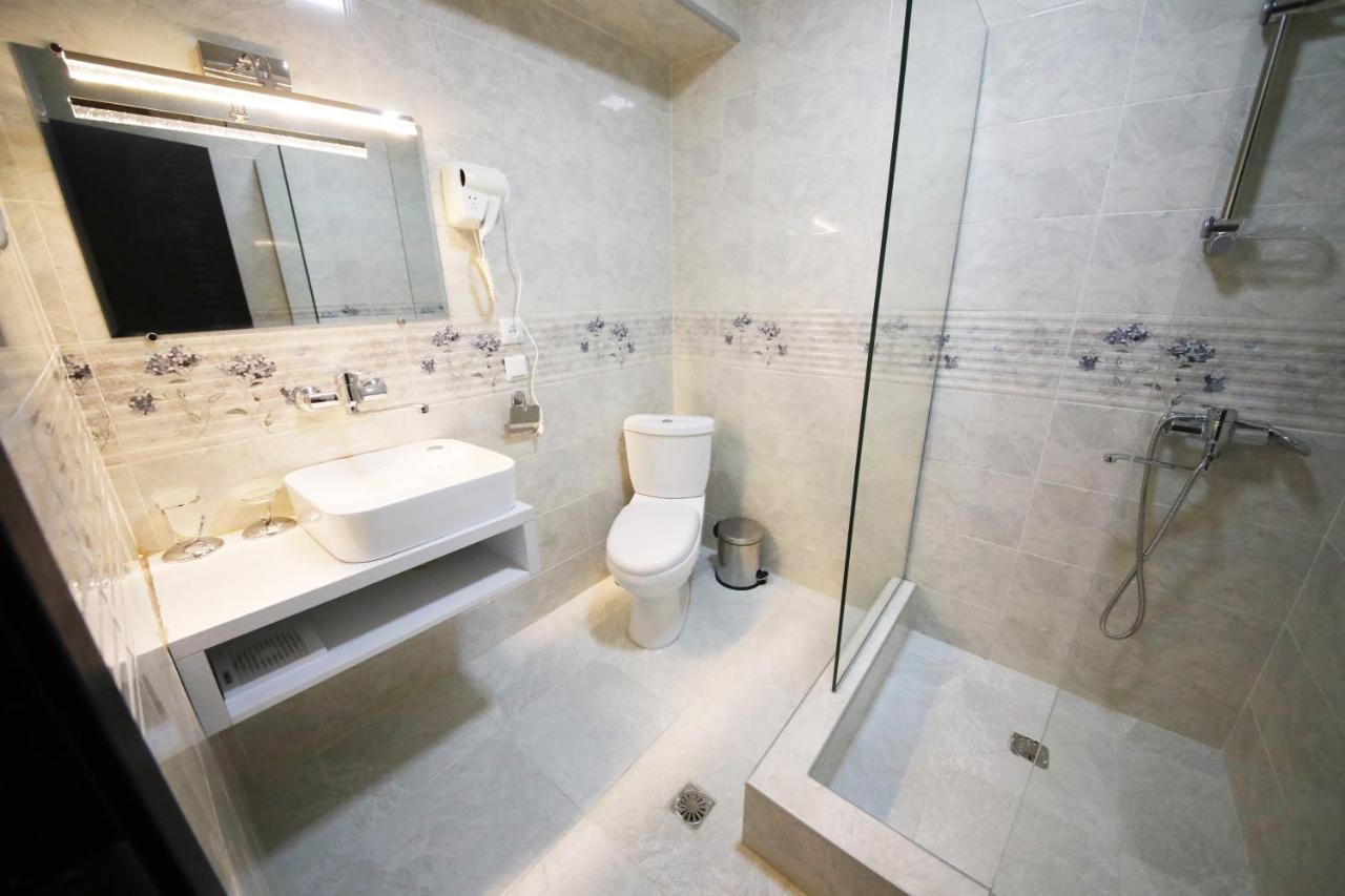 Hotel Tamari Koetaisi Buitenkant foto