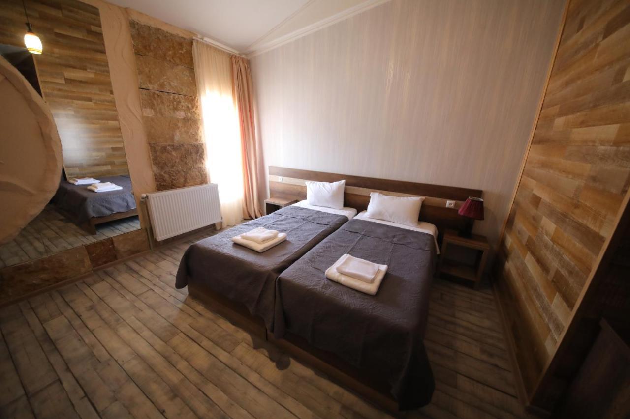 Hotel Tamari Koetaisi Buitenkant foto