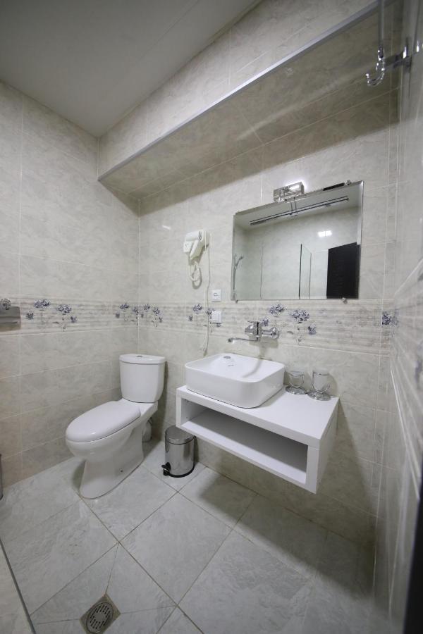 Hotel Tamari Koetaisi Buitenkant foto